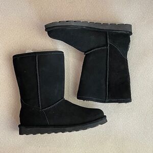 Classic Bearpaw Elle black boots women’s 7